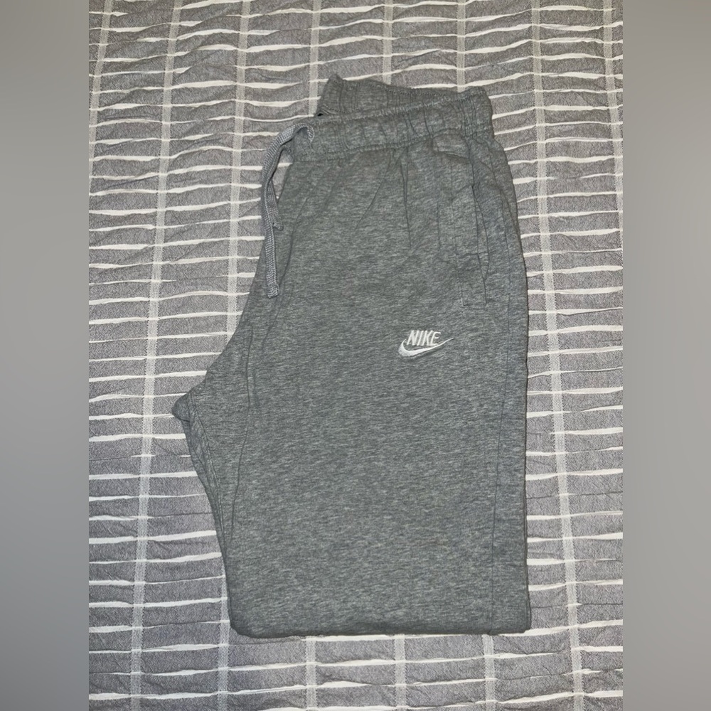 Like New Mens Nike Joggers Size Medium.